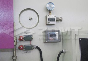 上滑塊行程電動調節(jié)，數字顯示.jpg